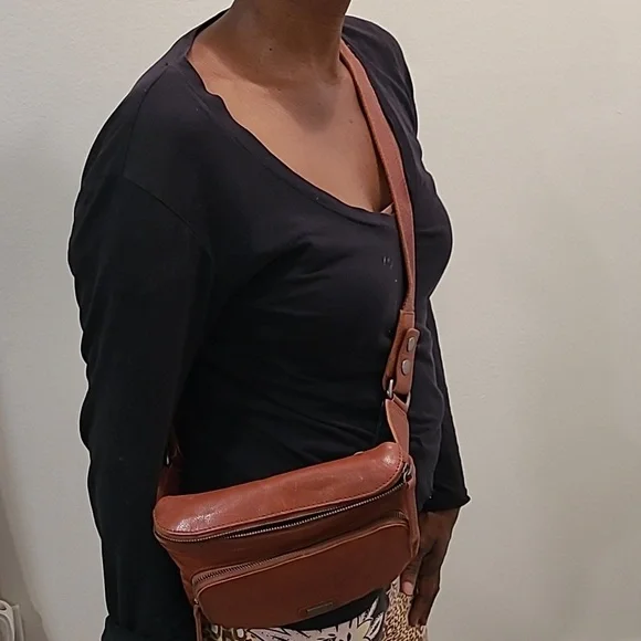 Spikes & Sparrow Sling Bag Leather Crossbody Waist Cognac Belt Pouch - Picture 6 of 6